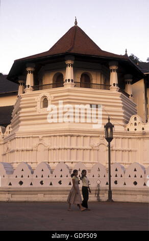 La Tempel Sri Dalada Maligawa dans la ville de Kandy au Sri Lanka en Asie. Banque D'Images