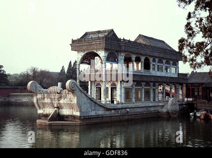 Le Bateau de Marbre, également nommé Qingyanfang Bateau, est situé dans le nord-ouest de lac Kunming au Palais d'été à Beijing, Chine Banque D'Images
