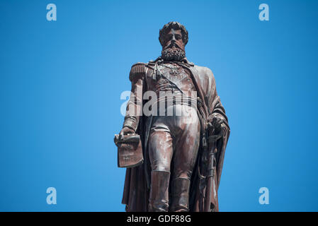 Lisbonne, Portugal - officiellement connus sous le nom de Pedro IV Square (ou de la Praça de D. Pedro IV en portugais), Rossio Square a été une fonction publique dynamique communes à Lisbonne pendant des siècles. En son centre se dresse une colonne surmontée d'une statue du Roi Pedro IV (Peter IV ; 1798-1834) qui a été érigé en 1870. Banque D'Images