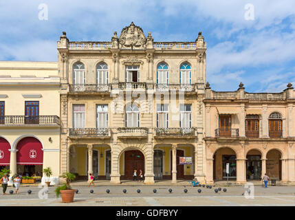 Plaza Vieja, bâtiments coloniaux restaurés et palais dans le centre de La Havane, La Havane, La Havane, Cuba, République de Cuba Banque D'Images