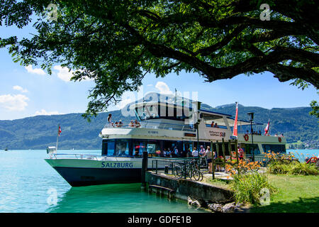 Sankt Gilgen : bateau d'excursion sur le lac Wolfgangsee à la station d'Fürbergbucht, Autriche, Salzbourg, Salzbourg Banque D'Images