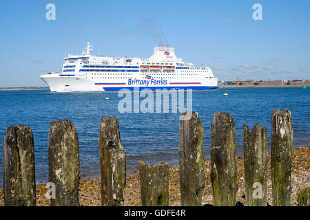 Navire de Brittany Ferries normandie au départ de Portsmouth à la france navigation dans le Solent off england uk southsea Banque D'Images