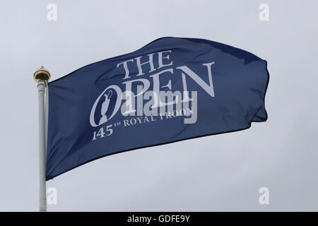 Un 'Open', le drapeau flotte dans le vent au cours de la troisième journée de l'Open Championship 2016 au Royal Troon Golf Club, South Ayrshire. Banque D'Images