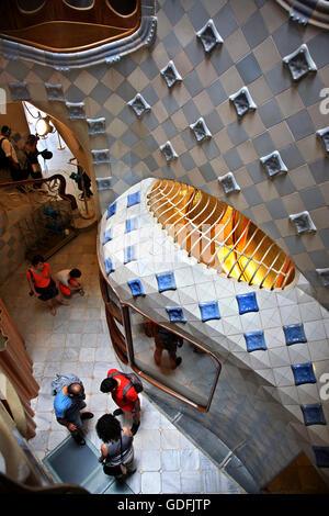 À l'intérieur de la Casa Batllo, par le célèbre architecte catalan, Antoni Gaudí, Passeig de Gracia, de l''Eixample, Barcelone, Espagne. Banque D'Images