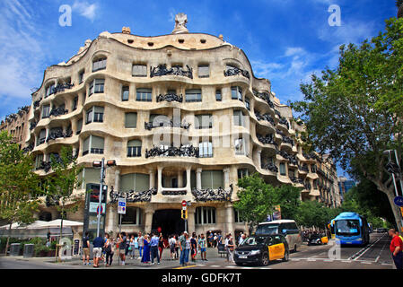'La Pedrera' ('Casa Milà'), l'un des chefs-d par le célèbre architecte catalan, Antoni Gaudi, Barcelone, Espagne. Banque D'Images