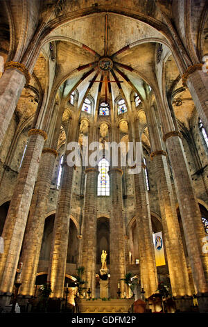 Dans l'église de Santa Maria del Mar, Barcelone, Catalogne, Espagne Banque D'Images