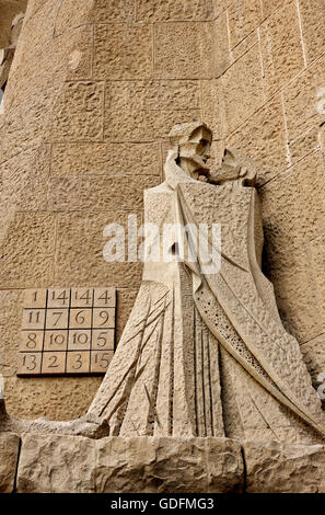 'Détail' à partir de la façade de la passion de la Sagrada Familia, (architecte Antoni Gaudi), "marque" de Barcelone, Catalogne, Espagne. Banque D'Images