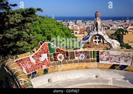 La "Plaça de la Natura' ('Nature Carré') dans le parc Guell (par Antoni Gaudi), Barcelone, Catalogne, Espagne Banque D'Images