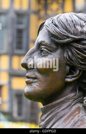 Buste en bronze de l'auteure Mary Webb par Jemma Pearson, Shrewsbury, Shropshire, Angleterre. Banque D'Images