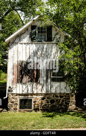 Vieux bâtiment à l'échelle du bétail, 3340 Rokeby Road, Delaplane, Virginie Banque D'Images