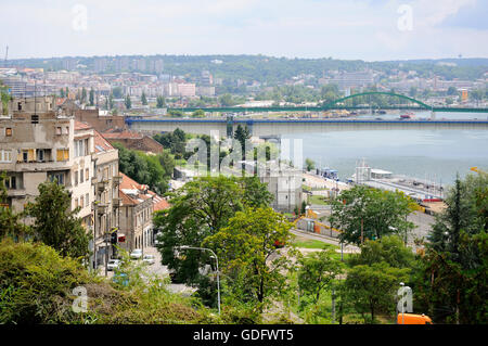 Vue sur le pont de Branko et Vieux Pont sur la rivière Sava Sava de la promenade dans de grands parc de Kalemegdan à Belgrade, Serbie Banque D'Images