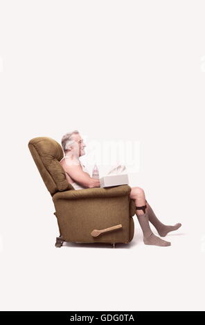 DATE DE SORTIE : Janvier 22, 2016 Title : Dirty Grandpa STUDIO : Lionsgate Réalisateur : Dan Mazer PLOT : juste avant son mariage, un gars est coincé par la ruse à conduire son grand-père, un ancien général des forces armées, perverti en Floride pour les vacances de printemps avec : Robert De Niro, Zac Efron (crédit Image : c/Lionsgate Entertainment Images/) Banque D'Images