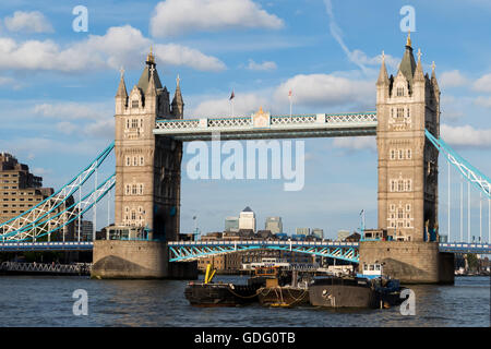 Tower Bridge de Londres, une véritable icône de Londres, en Angleterre. Banque D'Images