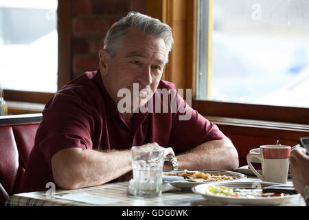 DATE DE SORTIE : Janvier 22, 2016 Title : Dirty Grandpa STUDIO : Lionsgate Réalisateur : Dan Mazer PLOT : juste avant son mariage, un gars est coincé par la ruse à conduire son grand-père, un ancien général des forces armées, perverti en Floride pour les vacances de printemps avec : Robert De Niro, Zac Efron (crédit Image : c/Lionsgate Entertainment Images/) Banque D'Images