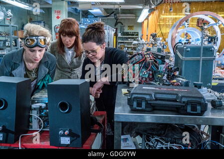 DATE DE SORTIE : Juillet 15, 2016 Title : Ghostbusters STUDIO : Columbia Pictures Réalisateur : Paul Feig Résumé : Suite à une invasion de fantômes de Manhattan, les amateurs de paranormal Erin Gilbert et Abby Yates, ingénieur nucléaire Jillian Holtzmann, métro et Patty travailleur Tolan band ensemble pour mettre fin à la menace d'un autre monde avec : Melissa McCarthy, Kate McKinnon, Kristen Wiig (crédit Image : c Columbia Pictures/images/) Banque D'Images