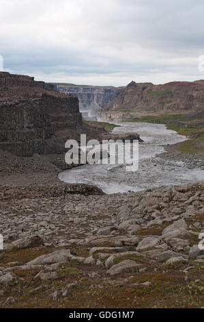 Islande : le Jokulsargljufur canyon, célèbre pour ses paysages exotiques, où s'écoule la cascade Dettifoss Banque D'Images