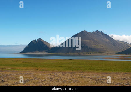 Islande : le paysage vu de la Route 1, le célèbre Ring Road, 1332 kilomètres d'une route nationale qui fait le tour de l'île Banque D'Images