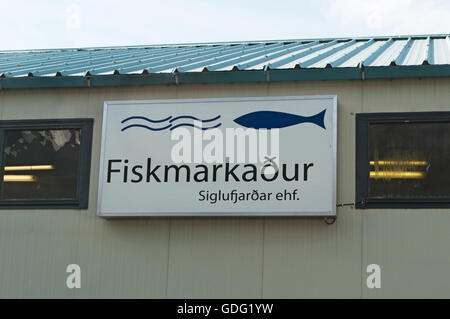 L'Islande, l'Europe : le marché au poisson de Siglufjordur, un petit village de pêcheurs dans un fjord étroit avec le même nom sur la côte nord Banque D'Images