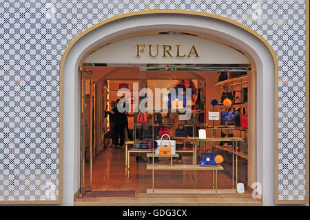Vienne, AUTRICHE - juin 6, 2016 : façade du magasin phare de Furla dans la rue de Vienne du 6 juin 2016. Banque D'Images
