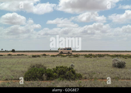 Arrêt à la plaine du Nullarbor en Australie du Sud - Australie Banque D'Images