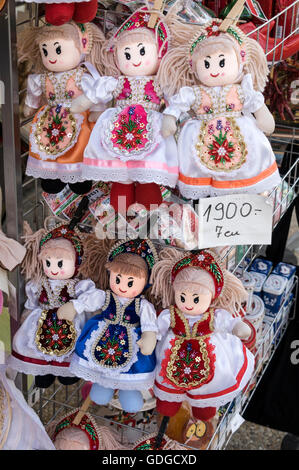 Les poupées hongroises sont en vente dans un magasin de tourisme de Budapest, en Hongrie. Banque D'Images