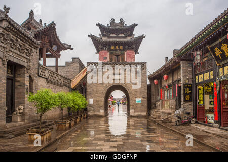 La Chine, dans la province du Shanxi Pingyao,Ville,patrimoine,Yamen Street,Gate près de l'ancien Gouverneur, Banque D'Images