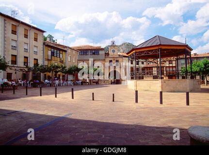 Place principale. Poza de la Sal, province de Burgos, Castille Leon, Espagne. Banque D'Images