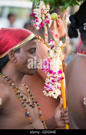 Un style indien Fire festival à pied dans la ville de Yangon au Myanmar en Southeastasia. Banque D'Images