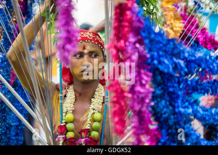 Un style indien Fire festival à pied dans la ville de Yangon au Myanmar en Southeastasia. Banque D'Images