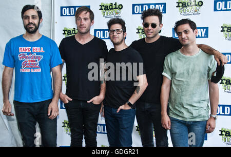 Philadelphia, PA, USA. 10 juillet, 2016. Groupe de rock alternatif canadien Arkells posent à Radio 145,5 millions aujourd''s Block Party. Banque D'Images