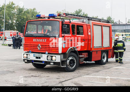 Vieux camion de pompiers renault de fire brigade polonaise au square Banque D'Images