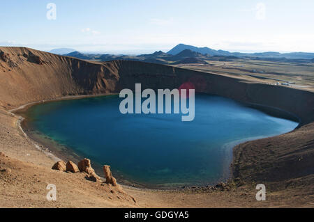 Islande : Viti crater et lac. Viti est un cratère d'explosion créée en 1734 par une éruption massive dans le volcan Krafla Banque D'Images