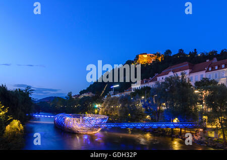 Graz : Murinsel dans la rivière Mur, Schlossberg, Autriche, Styrie, Carinthie, Région Graz Banque D'Images