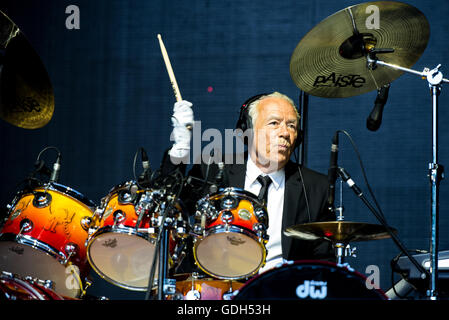 Barolo, Italie. 15 juillet, 2016. Elton John en live au Festival 2016 Collisioni à Barolo pour son "Merveilleux soirée de folie ?" concert. © Alessandro Bosio/Pacific Press/Alamy Live News Banque D'Images