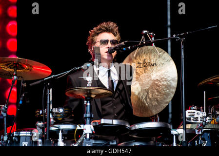 Barolo, Italie. 15 juillet, 2016. Elton John en live au Festival 2016 Collisioni à Barolo pour son "Merveilleux soirée de folie ?" concert. © Alessandro Bosio/Pacific Press/Alamy Live News Banque D'Images