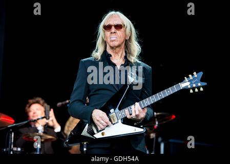 Barolo, Italie. 15 juillet, 2016. Elton John en live au Festival 2016 Collisioni à Barolo pour son "Merveilleux soirée de folie ?" concert. © Alessandro Bosio/Pacific Press/Alamy Live News Banque D'Images