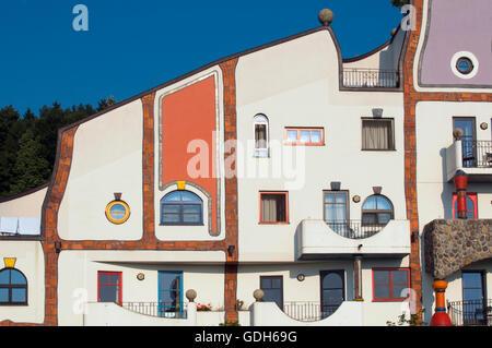 Façade de Steinhaus, maison en pierre de la rogner Bad Blumau complexe de l'hôtel, conçu par l'architecte Friedensreich Hundertwasser Banque D'Images