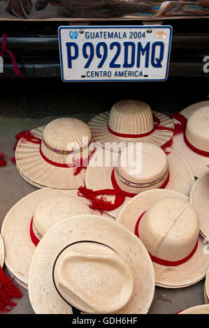 Les chapeaux de paille, marché, Totonicapan, Guatemala, Amérique Centrale Banque D'Images