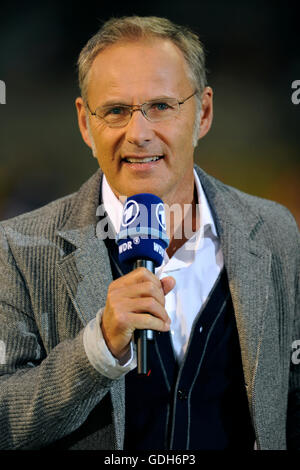 Présentateur de télévision allemande ARD Reinhold Beckmann, championnat d'Europe de Football UEFA 2012 qualificatif, le Belgique contre l'Allemagne 0-1 Banque D'Images