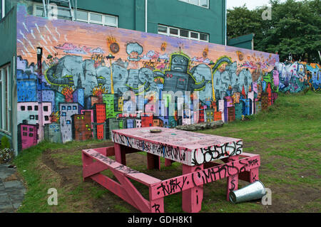 Reykjavik : graffiti et street art dans un parc dans la capitale et la plus grande ville de l'Islande, la capitale la plus au nord d'un État souverain Banque D'Images