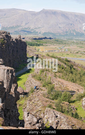 Le parc national de Thingvellir : l'Almannagjá canyon, les mailles représentant la dérive entre les plaques eurasienne et nord-américaine Banque D'Images