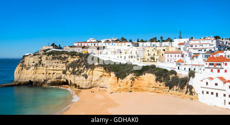 Carvoeiro et Plage, Algarve, Portugal Banque D'Images