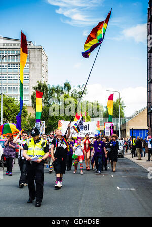 Hull, Royaume-Uni. 16 juillet, 2016. La Pride Parade marche le Crédit : Paul/Saripo Alamy Live News Banque D'Images