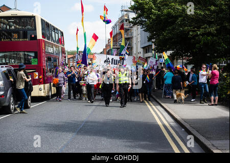 Hull, Royaume-Uni. 16 juillet, 2016. parade dans les rues de Hull avec East Yorkshire Crédit : Paul bus/Saripo Alamy Live News Banque D'Images