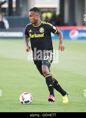 Columbus, États-Unis d'Amérique 16 juillet 2016. 16 juillet 2016 : Columbus Crew SC avant llo Kamara (17) gère la balle contre DC United dans la première moitié. Columbus, Ohio, USA. (Brent Clark/Alamy Live News) Banque D'Images