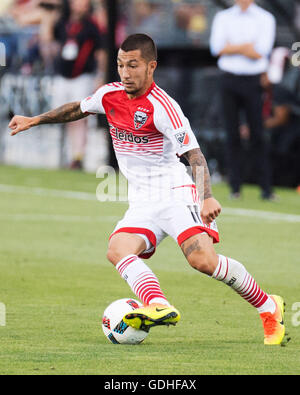 Columbus, États-Unis d'Amérique 16 juillet 2016. 16 juillet 2016:D.C. Le milieu de terrain des Luciano Acosta (11) hanles le ballon dans le match contre Columbus Crew SC. Columbus, Ohio, USA. (Brent Clark/Alamy Live News) Banque D'Images