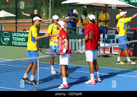 Kiev, Ukraine. 16 juillet, 2016. BNP Paribas Davis Cup Europe/Afrique jeu paire Groupe I de la zone v de l'Ukraine à l'Autriche Campa Bucha Tennis Club à Kiev, Ukraine. Crédit : Oleksandr Prykhodko/Alamy Live News Banque D'Images