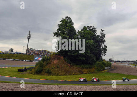 Hohenstein Ernstthal, Allemagne. 17 juillet, 2016. (Allemagne ) 17.07.2016, HOHENSTEIN-ERNSTTHAL, Saxe - 17 juillet : le MotoGP coureurs partent de la grille pendant la course MotoGP pendant le MotoGp d'Allemagne - Course en circuit Sachsenring le 17 juillet 2016 à Hohenstein-Ernstthal, Allemagne. (Photo par Marco Iorio) Crédit : marco iorio/Alamy Live News Banque D'Images