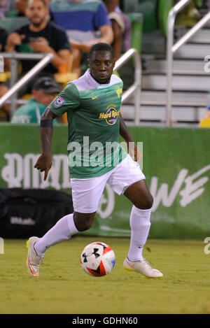 St Petersburg, Floride, USA. 16 juillet, 2016. Le milieu de terrain les bagarreurs de Tampa Bay Freddy Adu (9) en action contre Porto Rico FC pendant un match à Al Nasl Lang Stadium le 16 juillet 2016 à St Petersburg, Floride.ZUMA Press/Scott A. Miller © Scott A. Miller/ZUMA/Alamy Fil Live News Banque D'Images