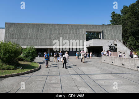 Une vue générale de la National Museum of Western Art à Ueno Park le 18 juillet 2016, Tokyo, Japon. Le Comité du patrimoine mondial de l'UNESCO a décidé d'ajouter le Japon's National Museum of Western Art conçu par l'architecte franco-suisse Le Corbusier à la liste du patrimoine mondial lors d'une réunion à Istanbul le dimanche. Le musée qui a été achevée en 1959 est la seule structure japonais conçu par l'architecte de renommée mondiale. © Rodrigo Reyes Marin/AFLO/Alamy Live News Banque D'Images